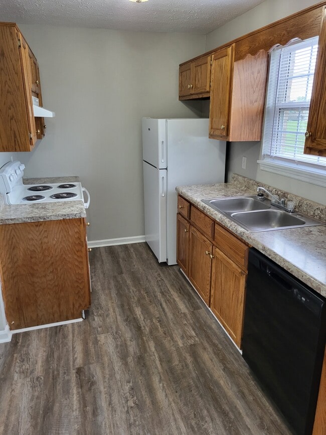 Building Photo - 211 Aqueduct Dr