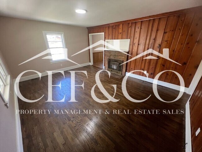 Building Photo - 2 bedroom home now available in Spartanburg
