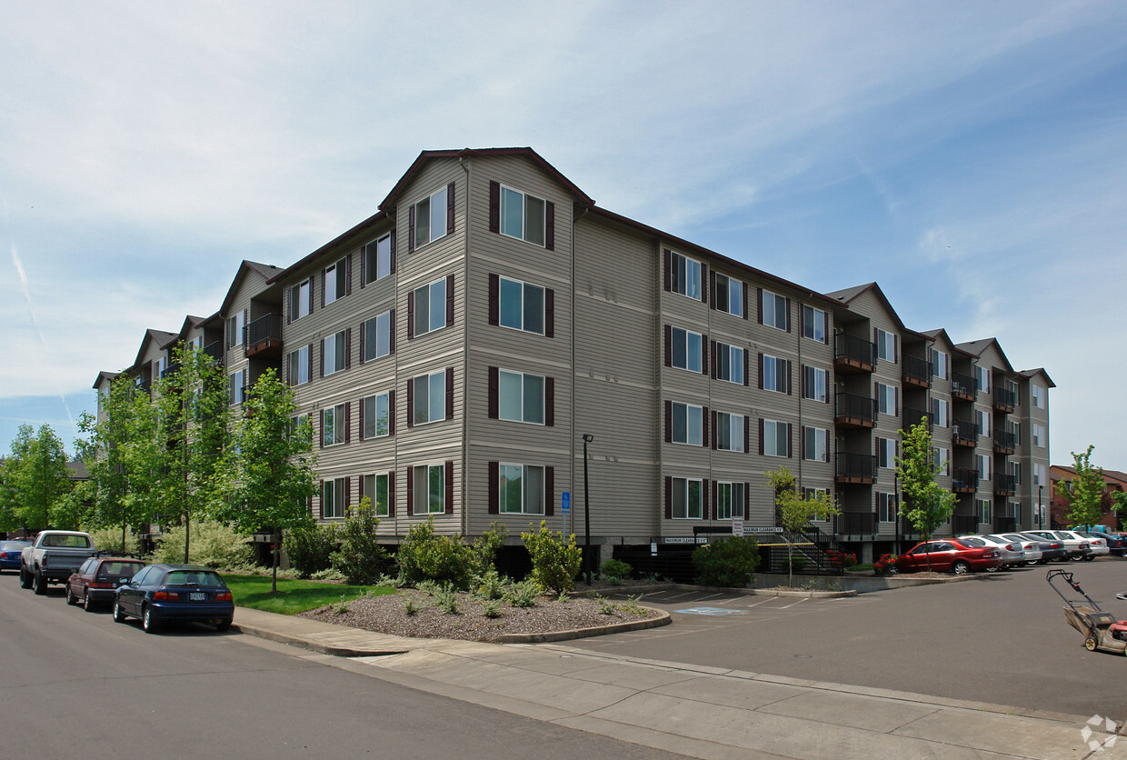 Building Photo - Cascade Pointe