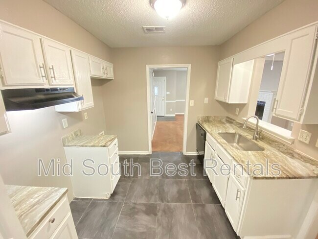 Foto del edificio - 5845 Plum Valley Dr
