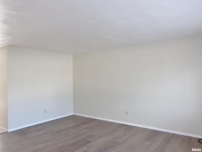 Building Photo - 4726 W Merol Ct