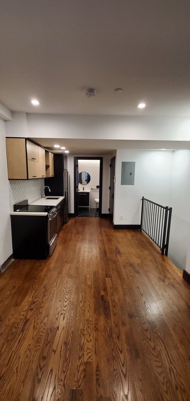 Building Photo - 812 Saint Johns Pl