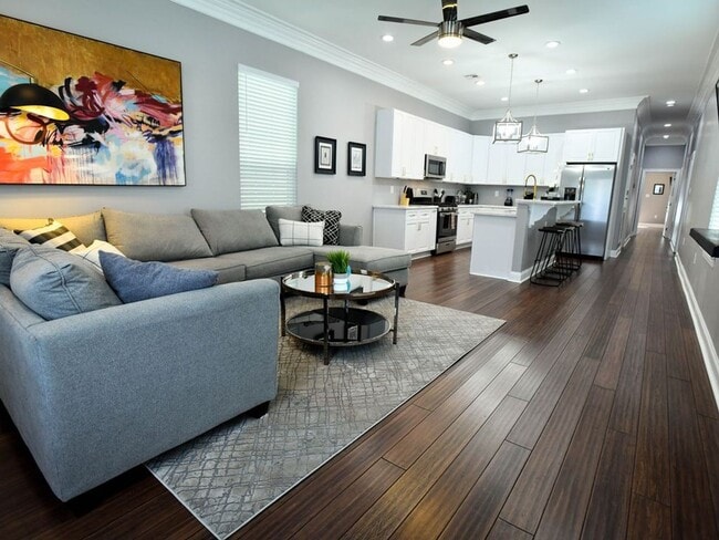 Photo - 1824 Onzaga St Apartment