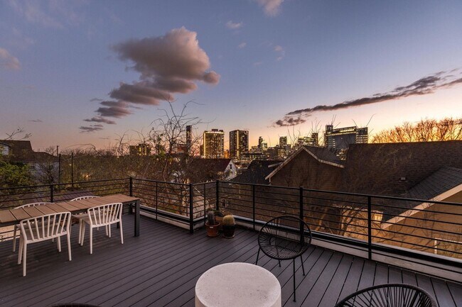 Foto del edificio - 1502 Waller St