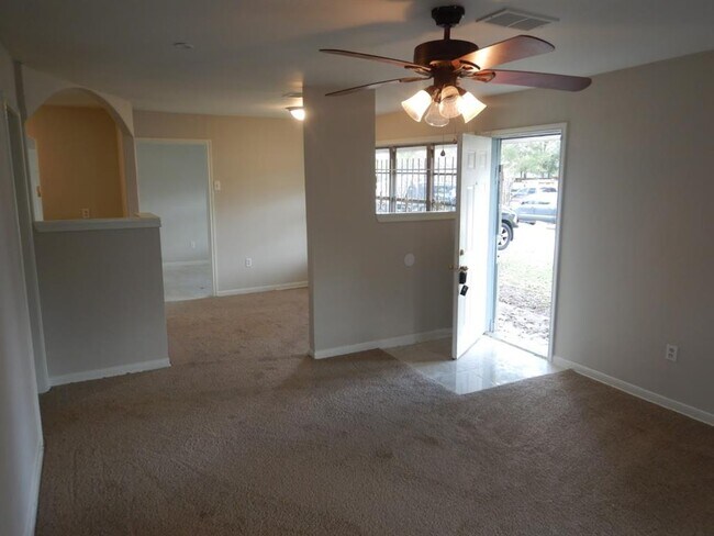 Building Photo - 5322 Dewberry St