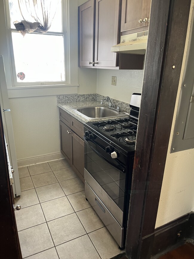 KITCHEN - 5010 Bienville St - WATER INCLUDED