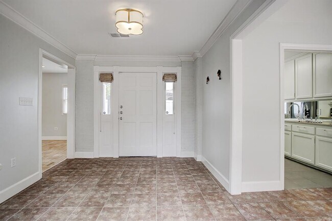 Foto del edificio - 2228 Addison Rd