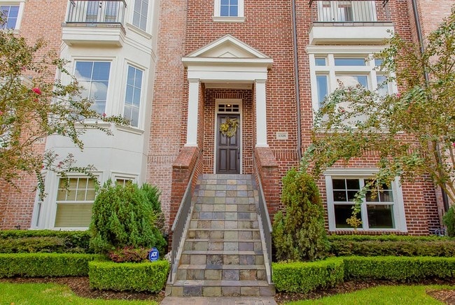 Building Photo - 1326 Lake Pointe Pky