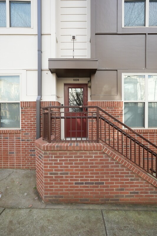 Primary Photo - 1028 Skyline View Way