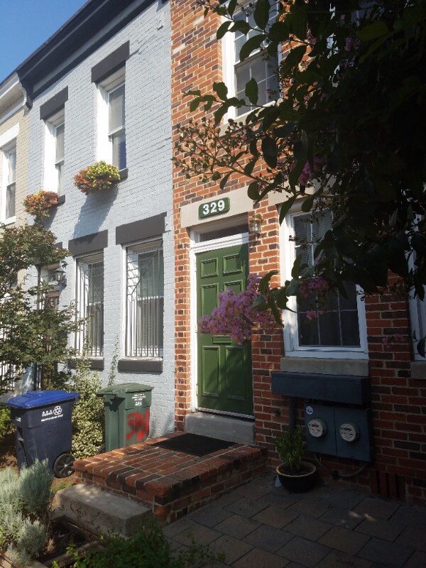 Foto del edificio - 329 Elm St NW