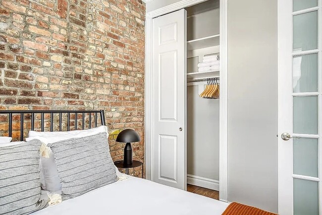Foto del edificio - 345 E 5th St