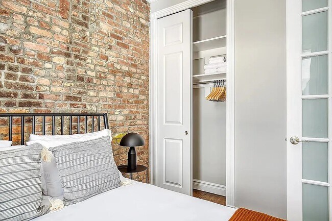 Foto del edificio - 345 E 5th St