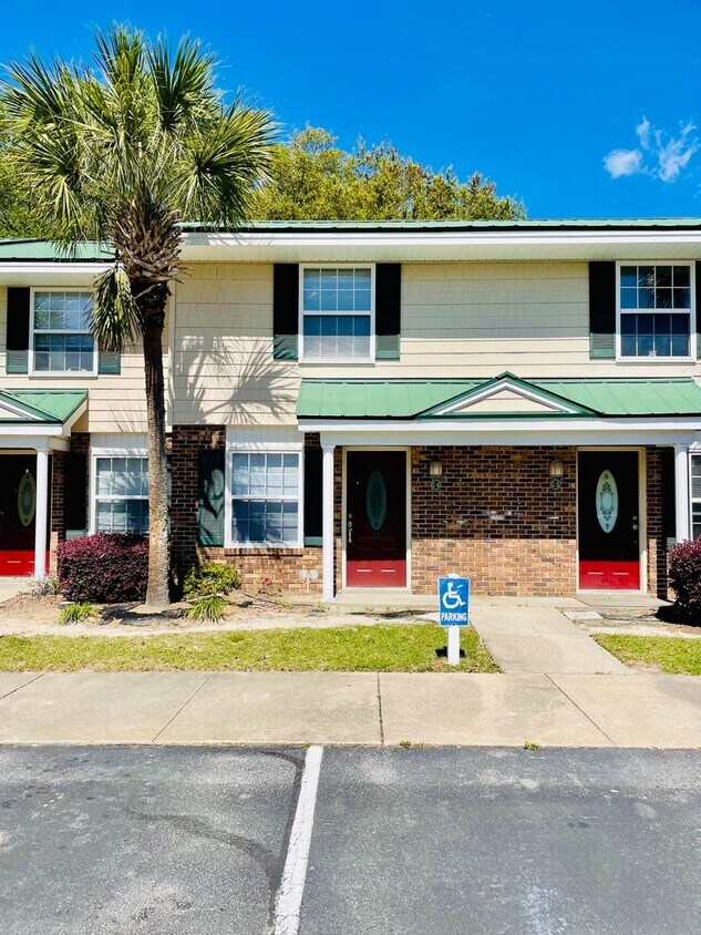 Foto principal - 2bd/1.5ba townhome super close to CCU/CMC/...