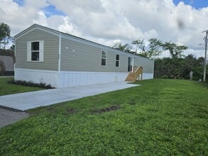 Building Photo - 1089 Myakka Dr