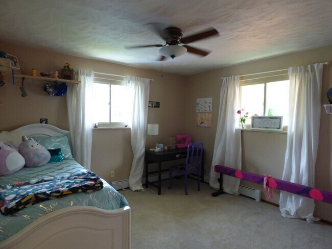 Building Photo - Beautiful Home in Longmont Estates