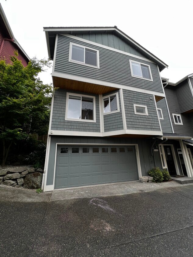 Foto principal - 1112 Yakima Ave S