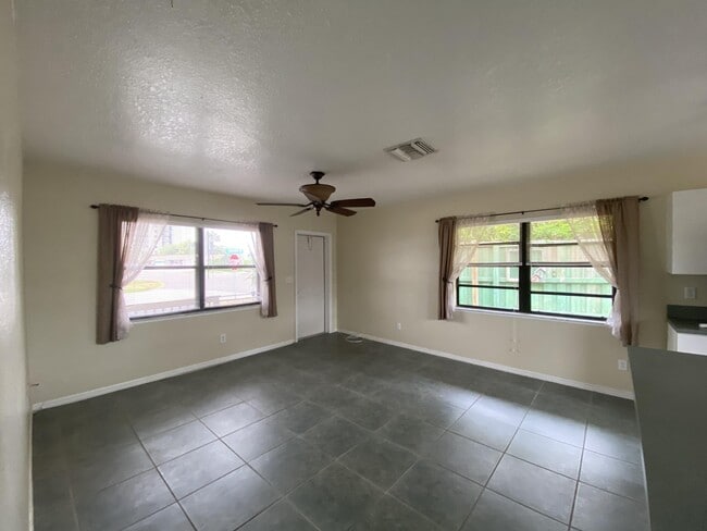 Building Photo - 125 Cinnamon Dr