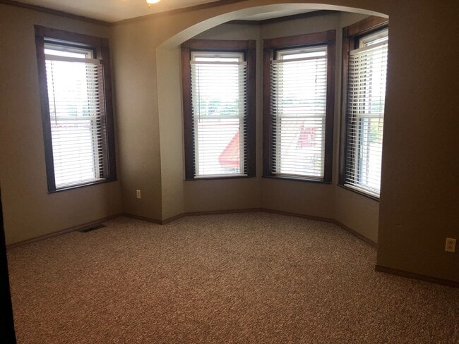 Building Photo - 1615 Broadway St