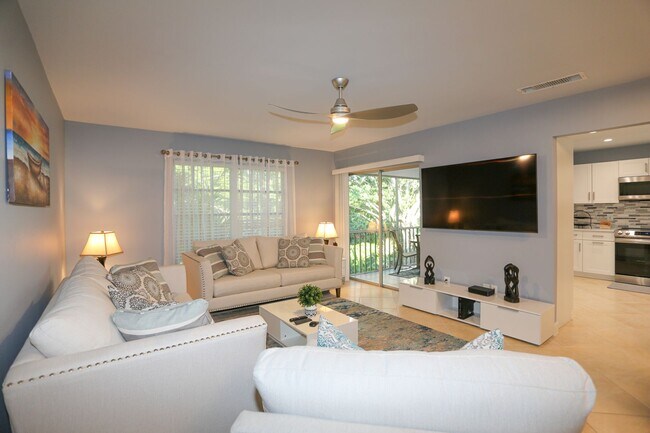 Building Photo - ***NAPLES BATH AND TENNIS***2BEDS/2BATH***...