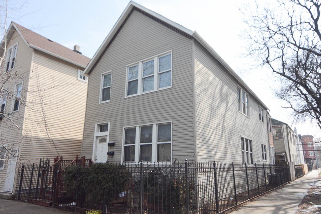 Primary Photo - 2659 W Homer St