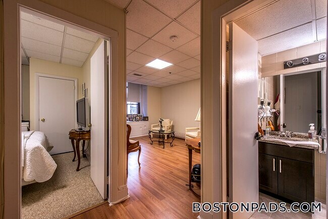 Building Photo - 62 Boylston St