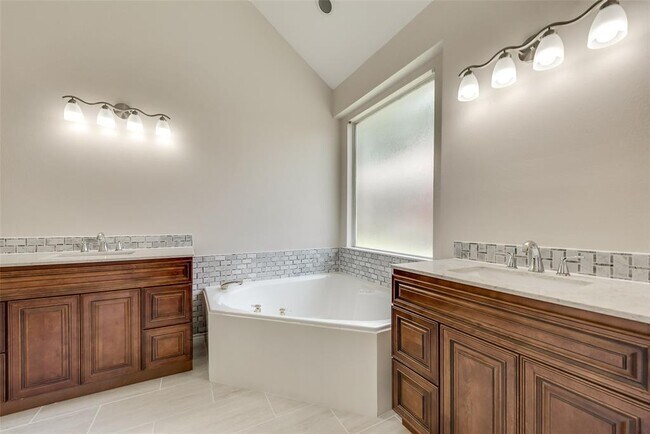 Building Photo - 3612 Chimney Rock Dr