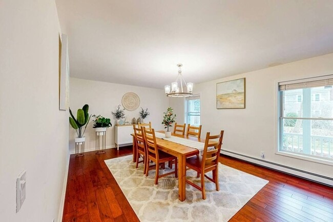 Building Photo - Large 5Br 3 1/2Ba Modern Home in Falmouth ...