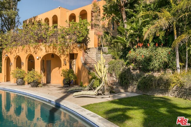 Foto del edificio - 6203 Temple Hill Dr