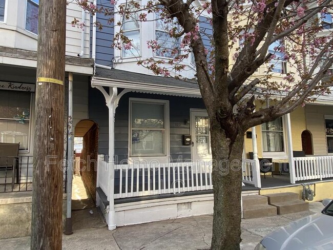 Building Photo - 823 Church St