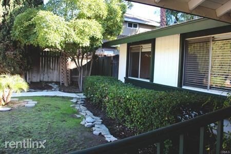 Building Photo - 348 W Avenida de los Arboles