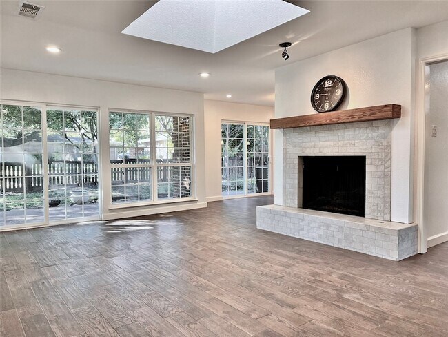 Foto del edificio - 15621 Terrace Lawn Cir