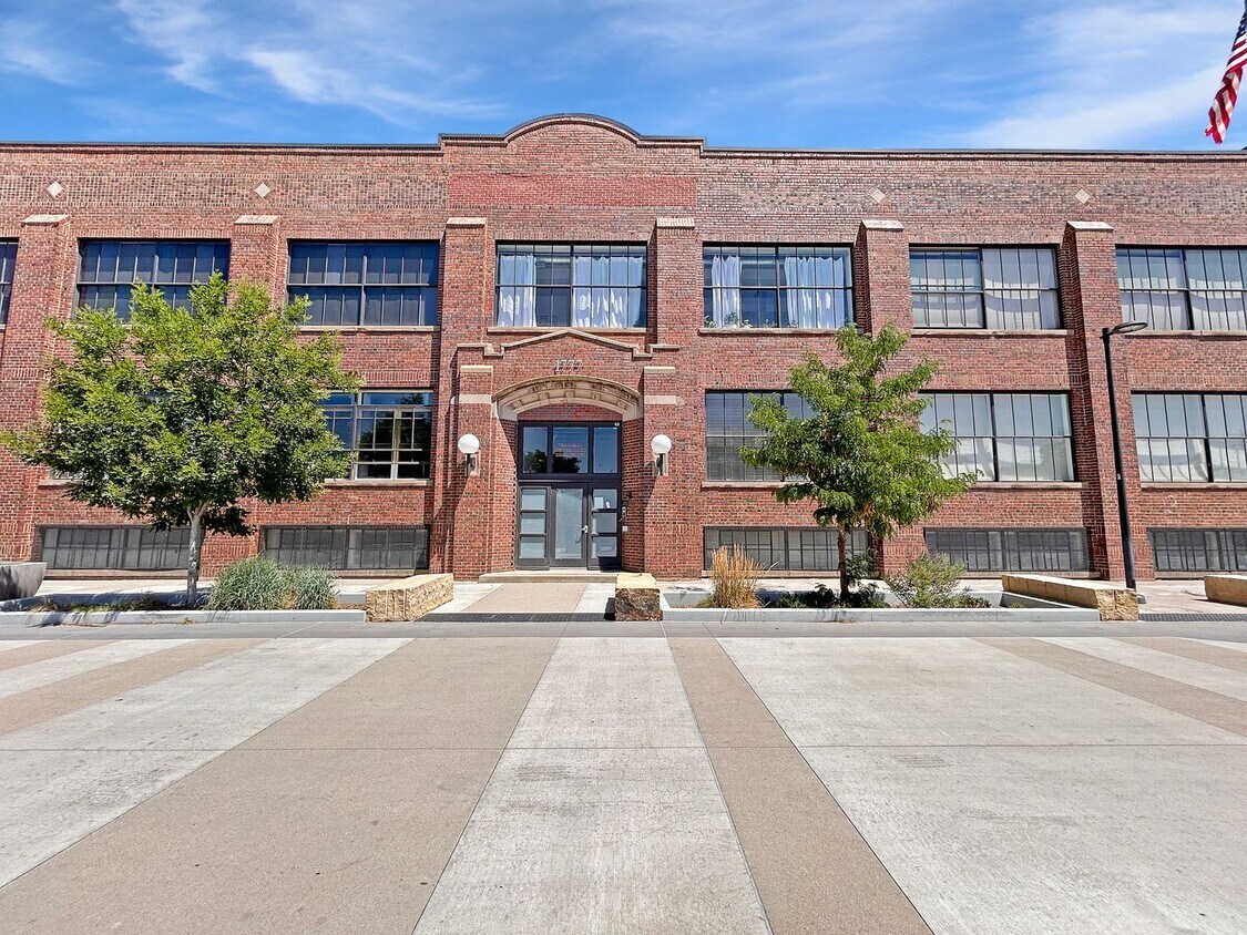 Foto principal - $0 DEPOSIT OPTION! HISTORIC LOFT WITH MODE...