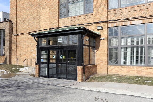 Foto del edificio - Pensdale Village I