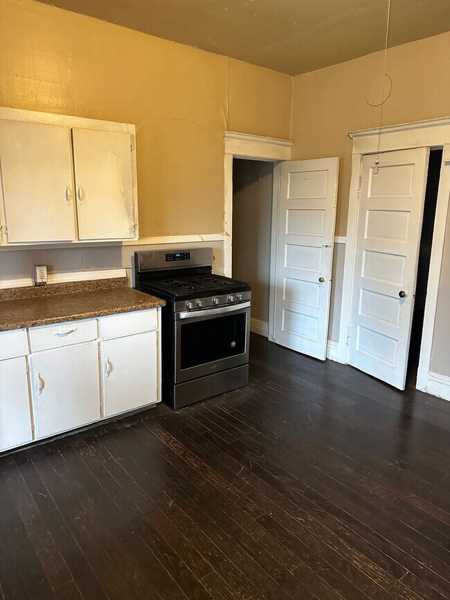 Building Photo - 2 Bedroom Westside of Saint Paul