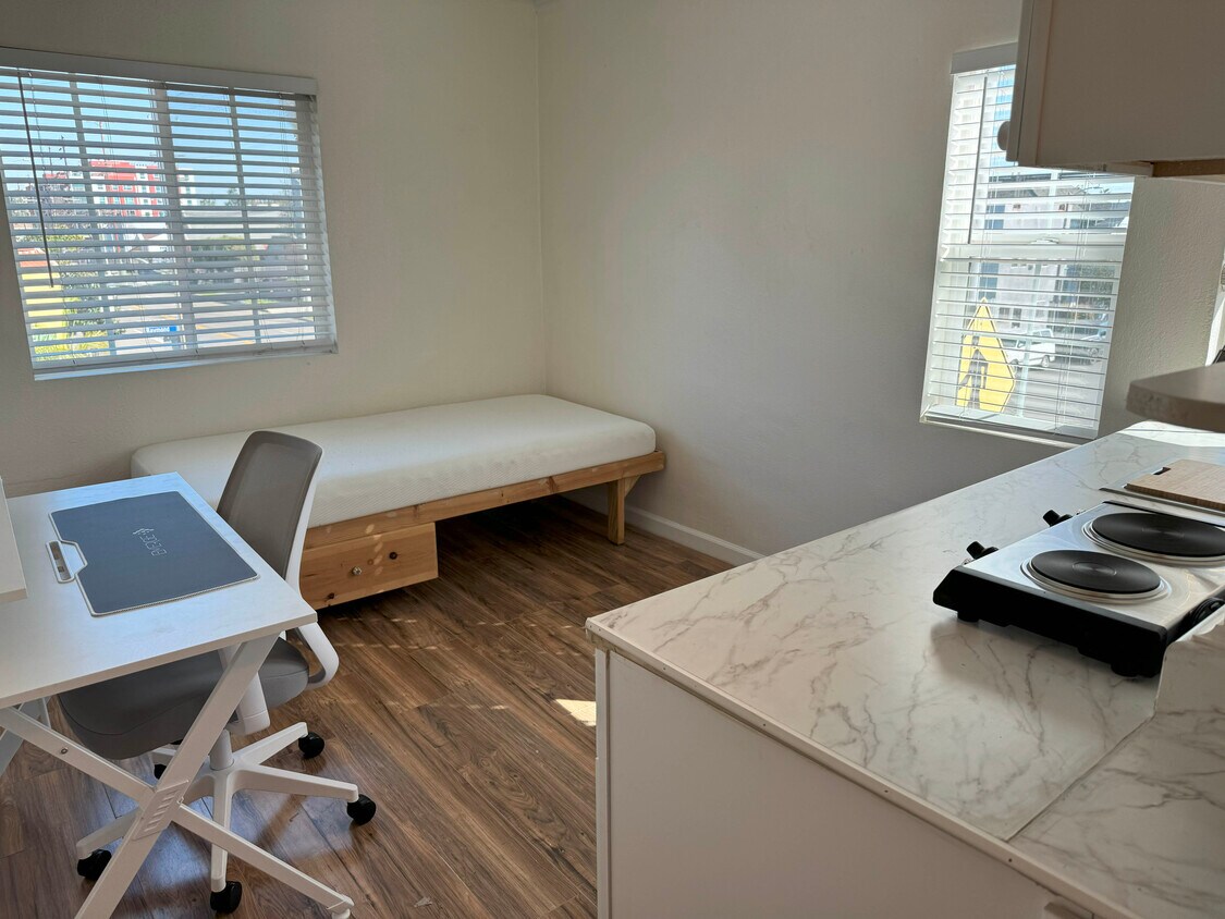 Foto principal - 3127 Raymond Ave