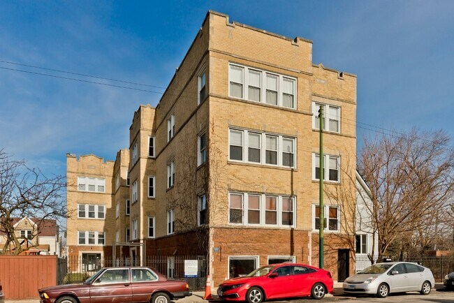 Foto del edificio - 3040 W Diversey Ave
