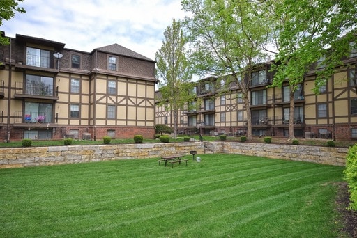 Building Photo - 7600 Shawnee Mission Pky