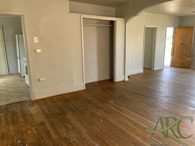 Building Photo - 1413 Cedar St