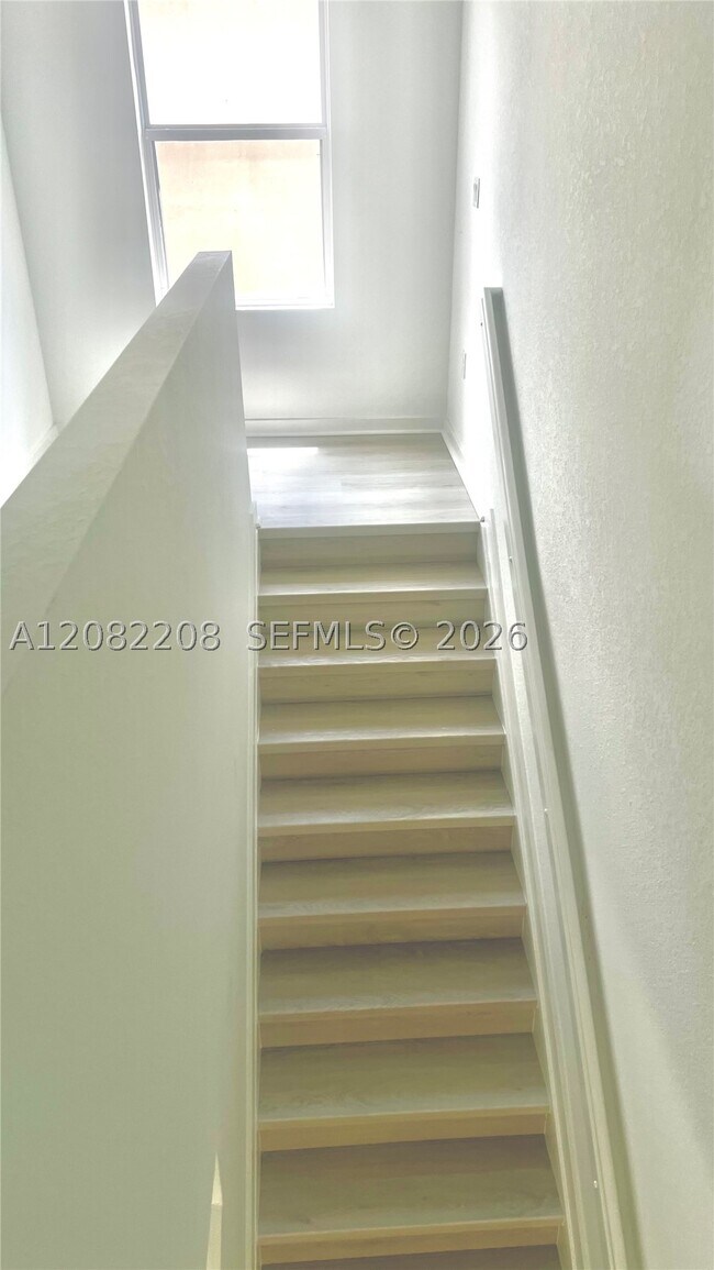 Foto del edificio - 619 NE 4th St