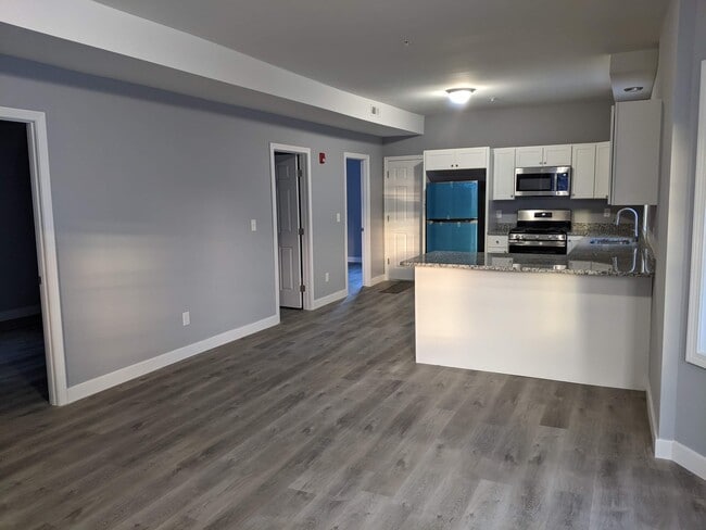 Building Photo - 43 Clare St