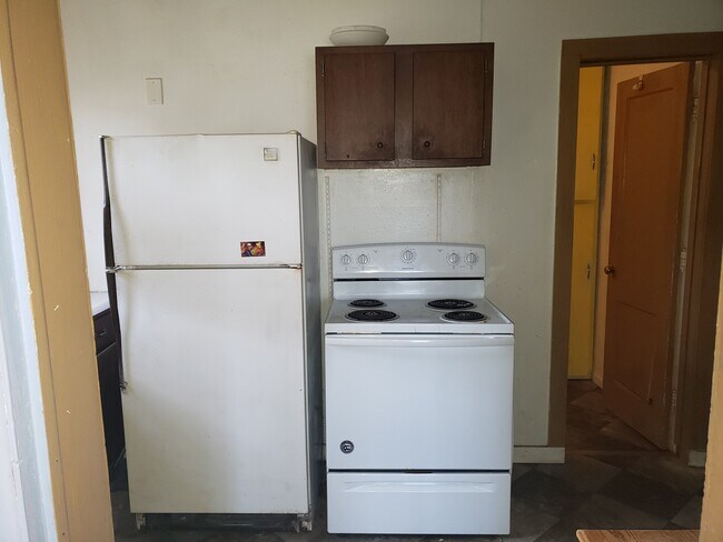 Other park of the kitchenette. - 216 S High St