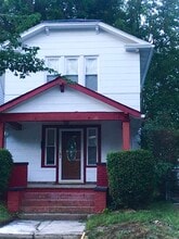 Building Photo - 827 W 37th St