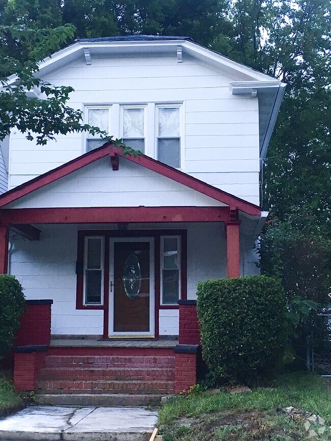 827 W 37th St