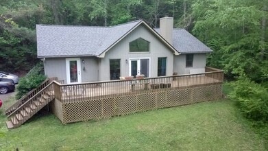 Building Photo - 846 S Country Club Dr