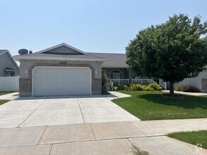 Building Photo - 2409 Brandon Dr