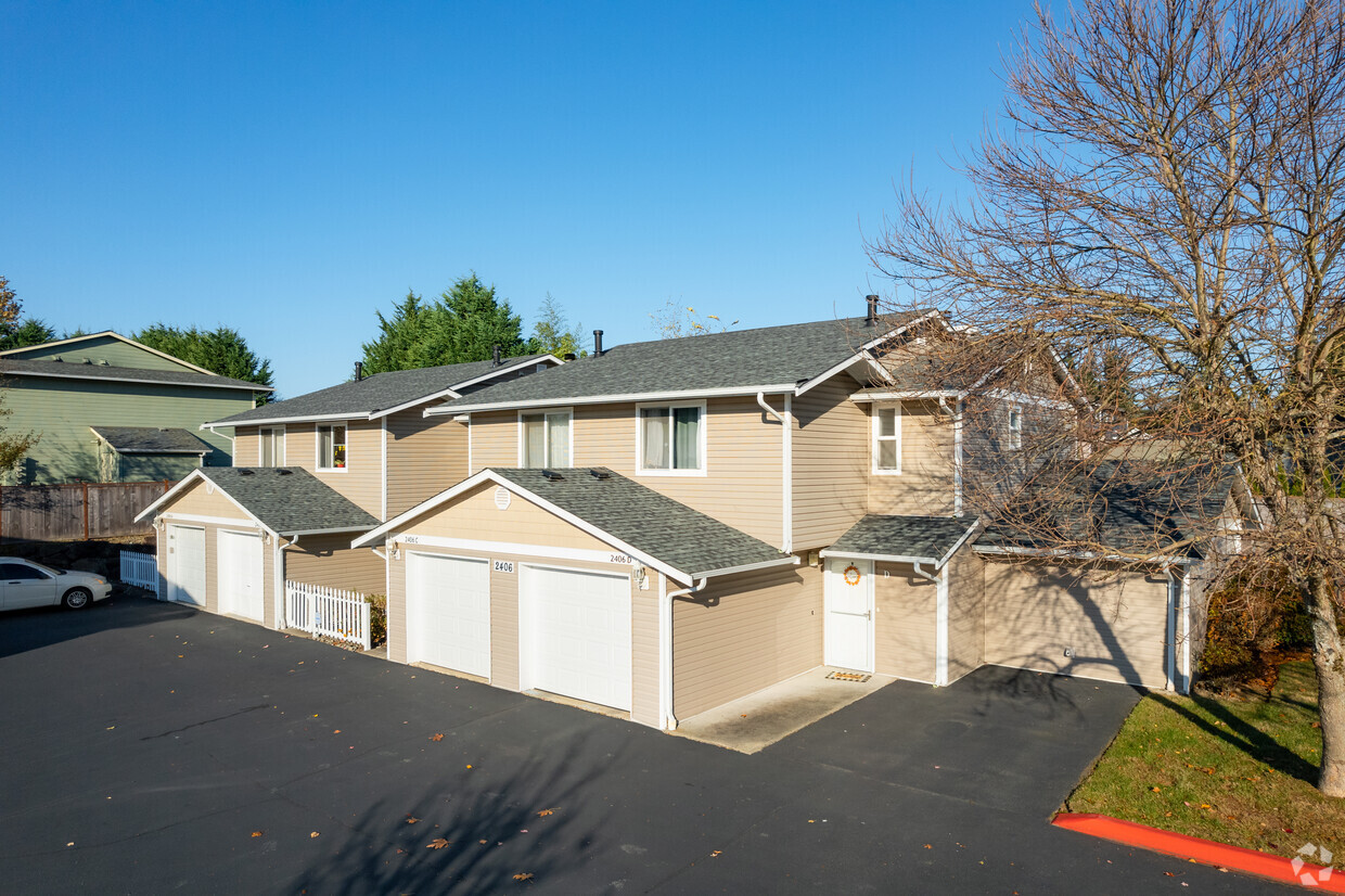 Primary Photo - Lakeside Townhomes