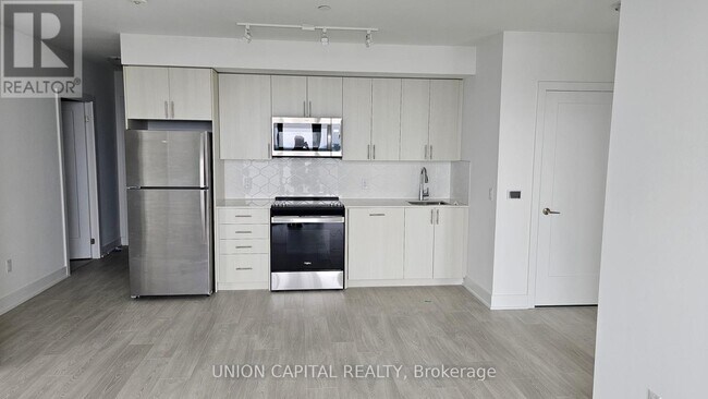 Photo du bâtiment - 2425-2425 Simcoe St N