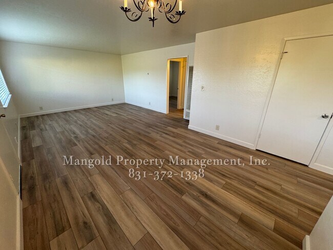 Building Photo - 450bel