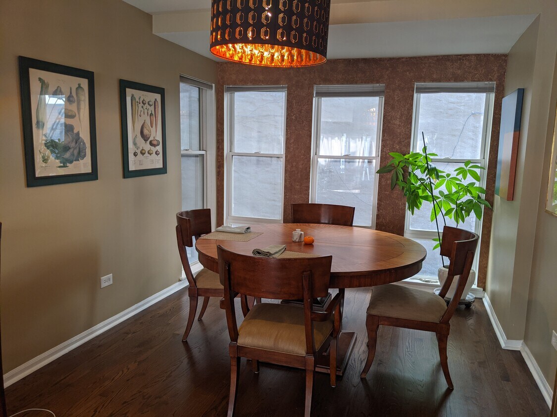 Dining room area on the main floor - 6127 S Woodlawn Ave