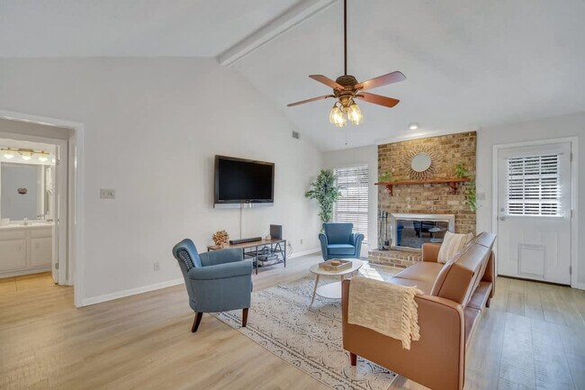 Foto del edificio - 313 Manden Rd